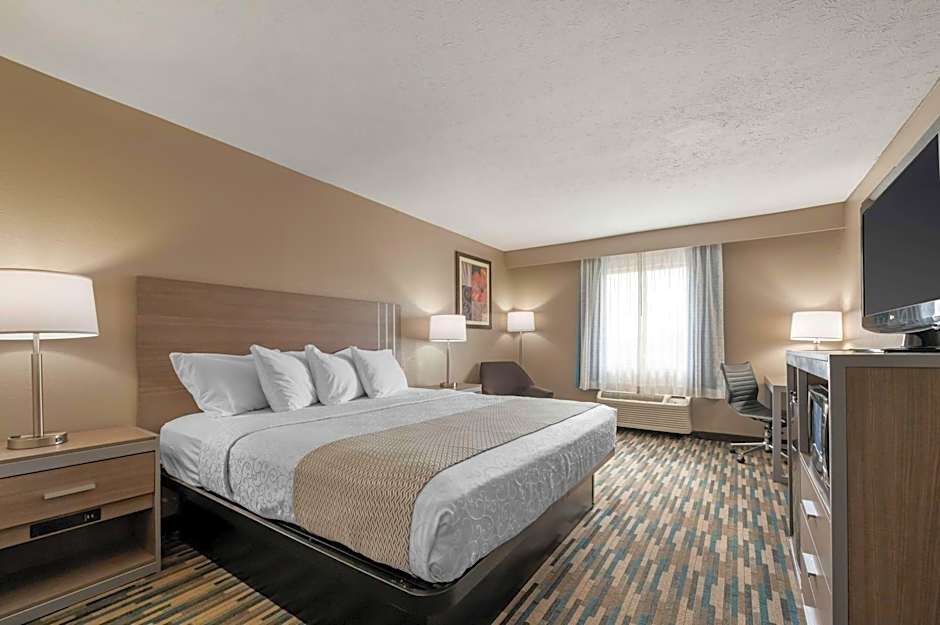 Photo 1 of 9 of 1 King Bed
