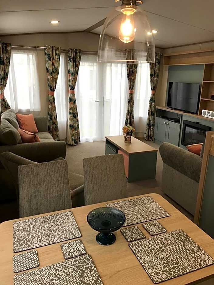 The Roecliffe, Holiday mid-lodge, Shorefield Country Park