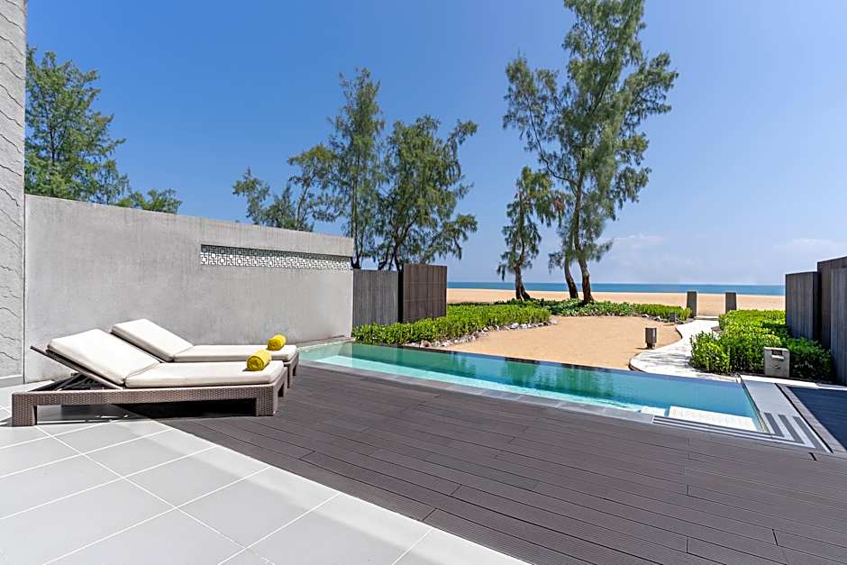 Photo 1 of 10 of 1 Bedroom Suite, Beachfront