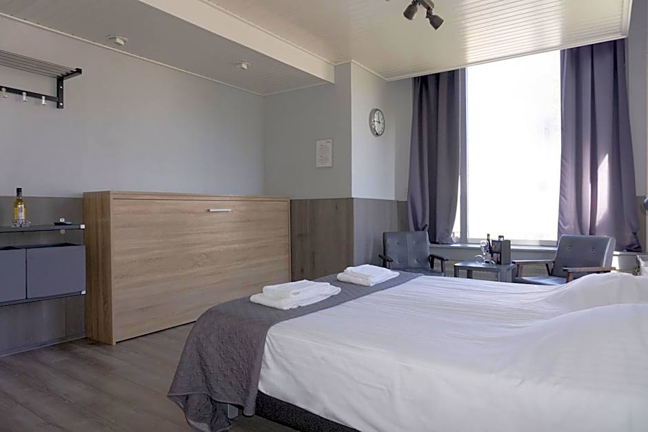 Photo 1 of 4 of Triple Room