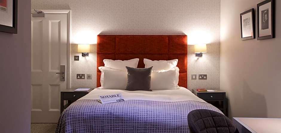 54 Queen's Gate Hotel