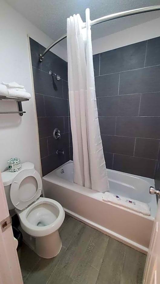 Motel 6 Branson West, MO - Silver Dollar City