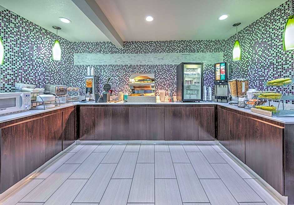 La Quinta Inn & Suites by Wyndham El Dorado