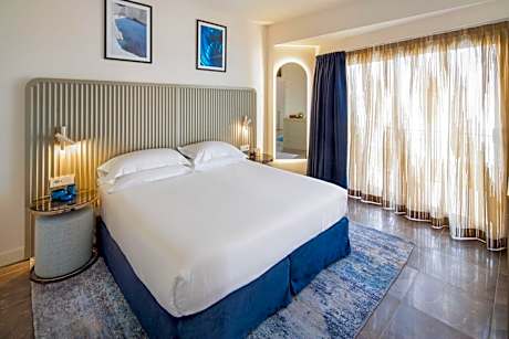 Master Suite with Terrace and Sea View