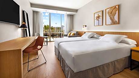 WITH BALCONY 3 ADULTS