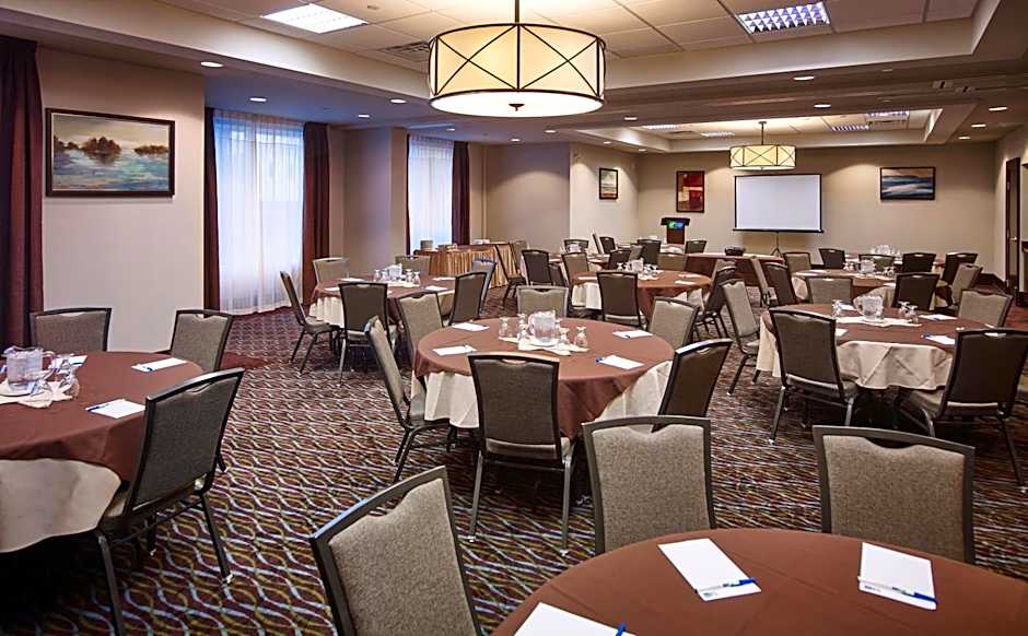 Holiday Inn Express & Suites Timmins by IHG