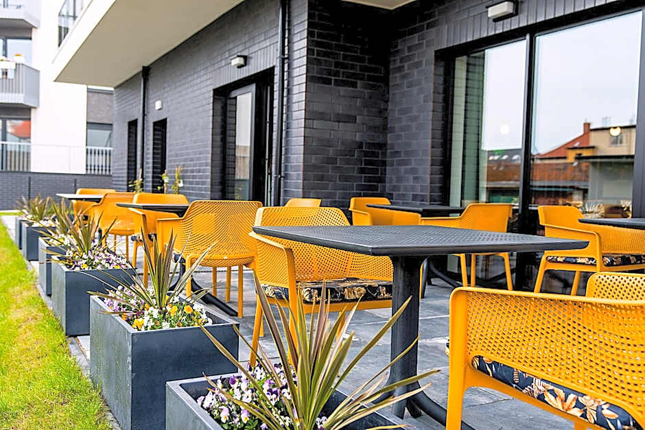 Aparthotel Green Concrete - Free Beach Bus