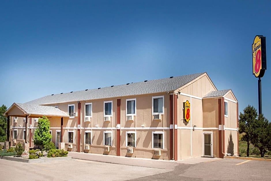 Super 8 Limon Co
