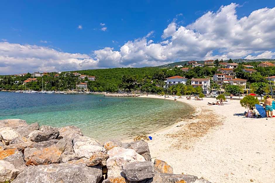 Seaside Guesthouse by JR City Apartments