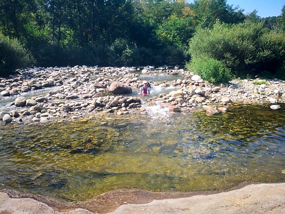 Magnifique g¿ en pierres 6 personnes avec piscine priv¿Ard¿e plein sud