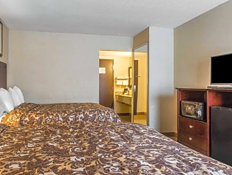 Queen Room with Two Queen Beds - Smoking