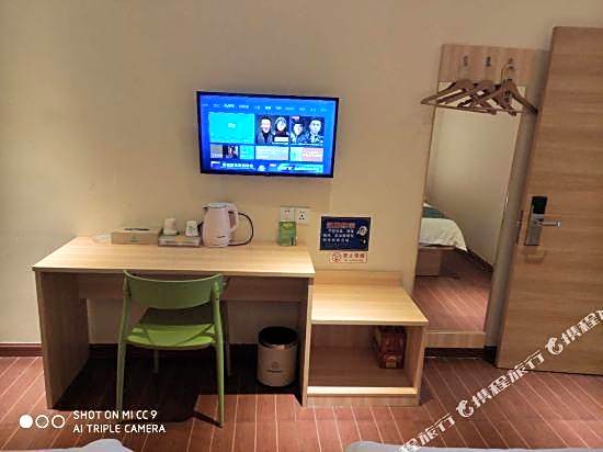 Guangzhou Longcheng Hotel (Chen Clan Temple Metro Station)