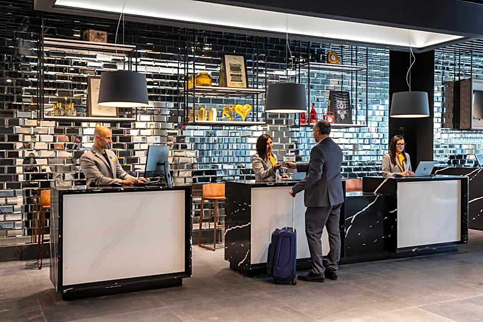 Ola Santiago Providencia, Tapestry Collection by Hilton