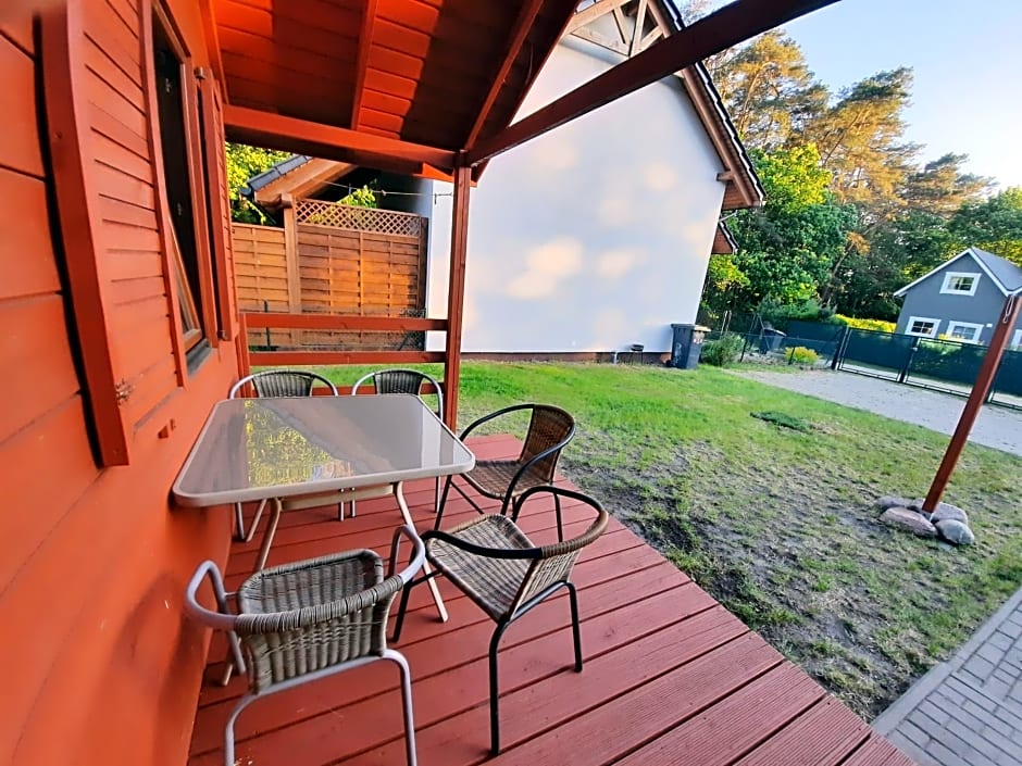 Niewygodny Domek z w¿asnym podwórkiem