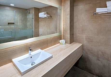 2 Bed Exec Floor Balcony Volcano View