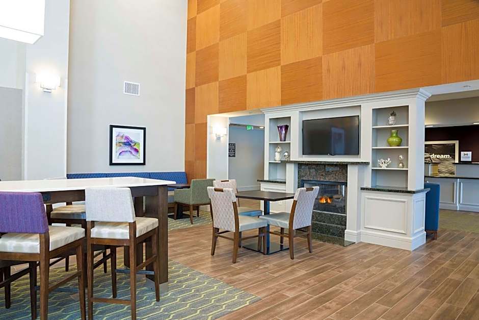 Hampton Inn By Hilton & Suites Manchester