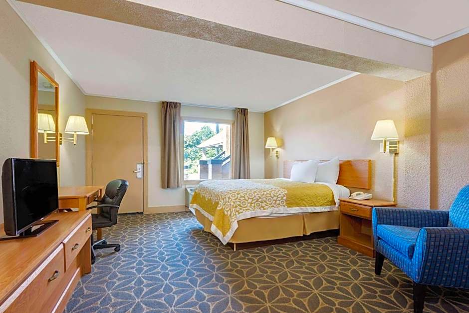 Days Inn by Wyndham Fairmont