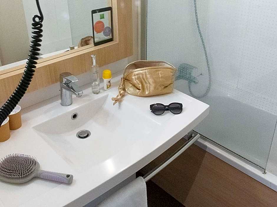 Ibis Styles Chinon
