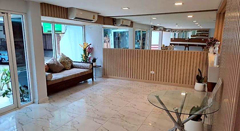 Nantra Ploenchit Hotel