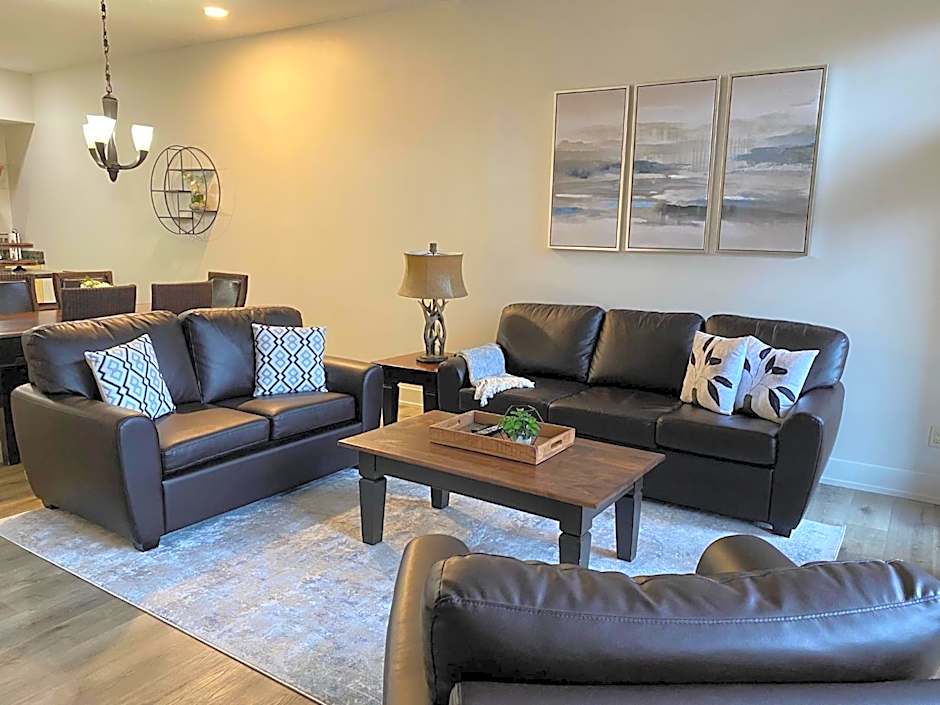 Spectacular Penthouse With Amazing Views, Indoor Pool and Hot tub