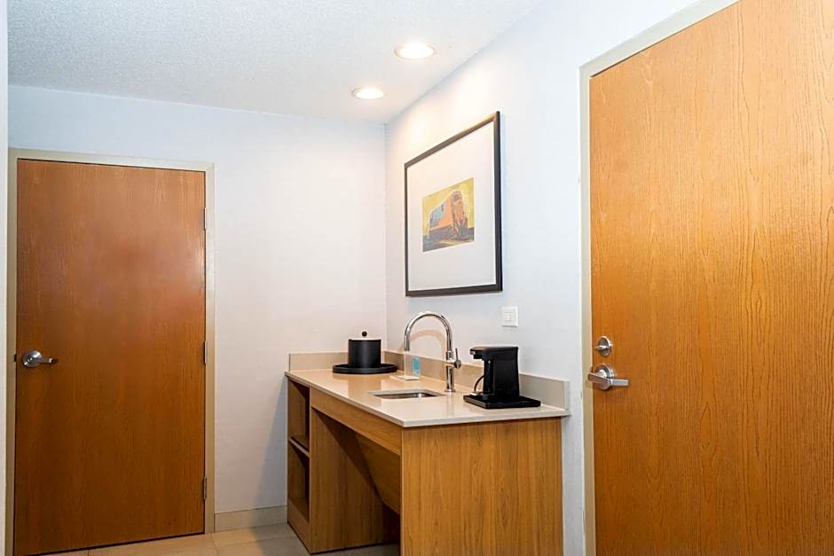 Hampton Inn & Suites Addison