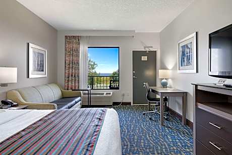 Queen Room with Sofa Bed - Ocean Front/Disability Access