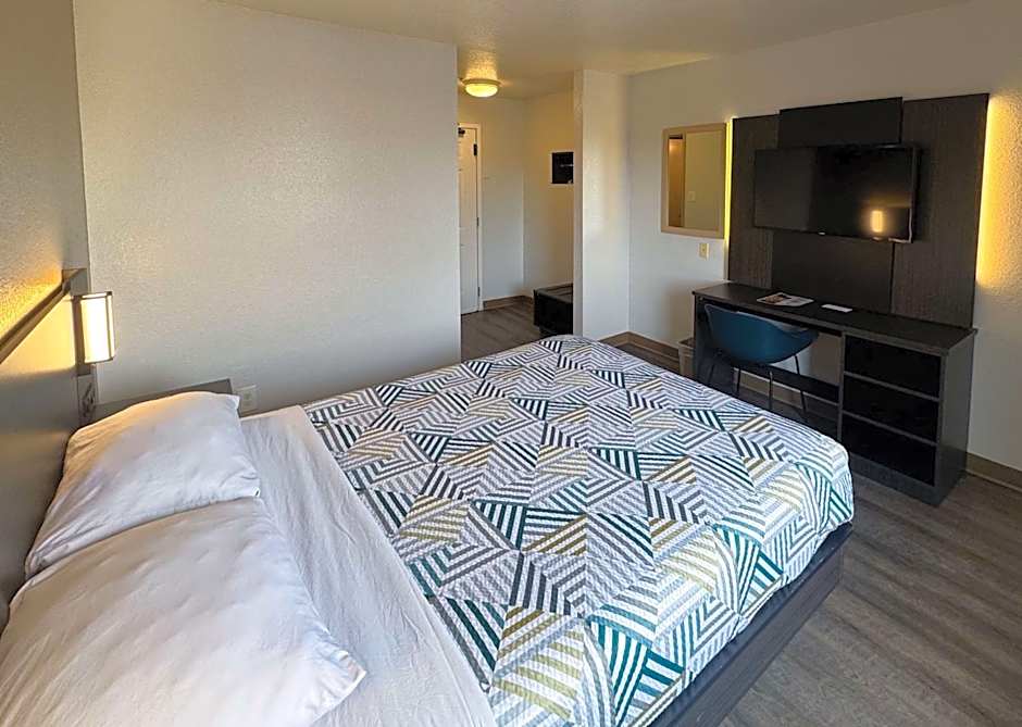 Motel 6-Glenview, IL - Chicago North