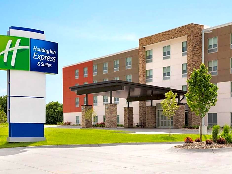 Holiday Inn Express & Suites Dallas Market Ctr - Love Field By IHG