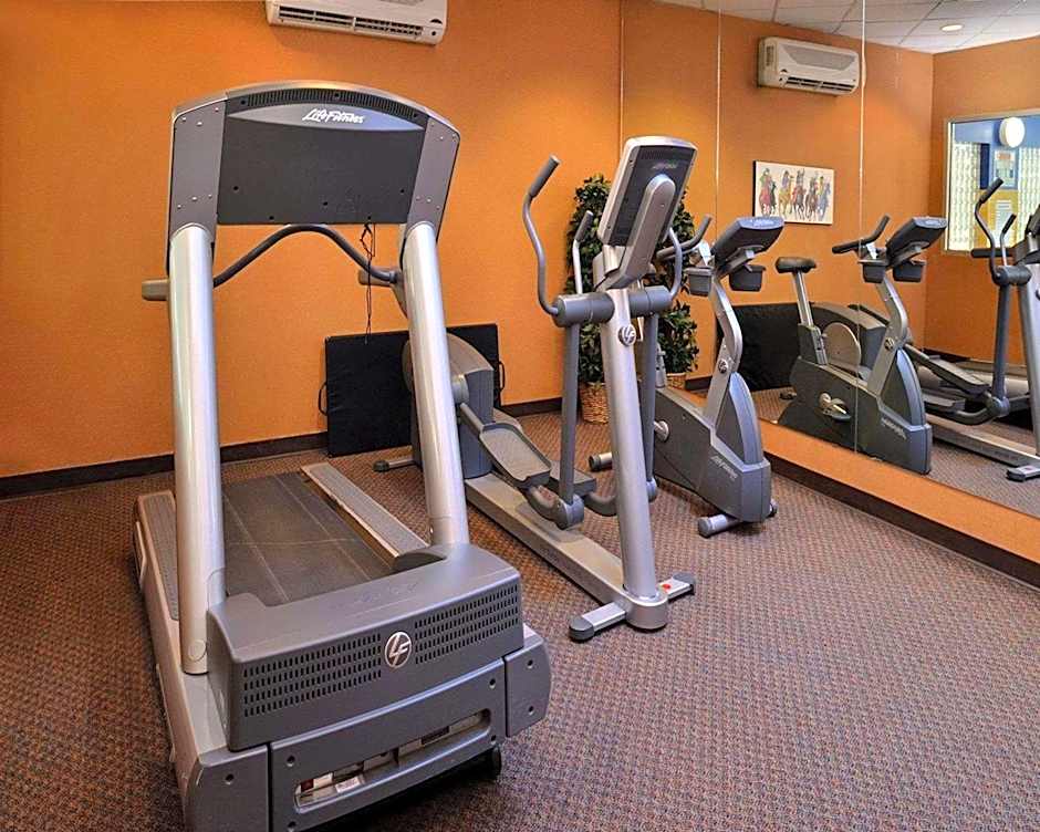 Econo Lodge Inn & Suites University