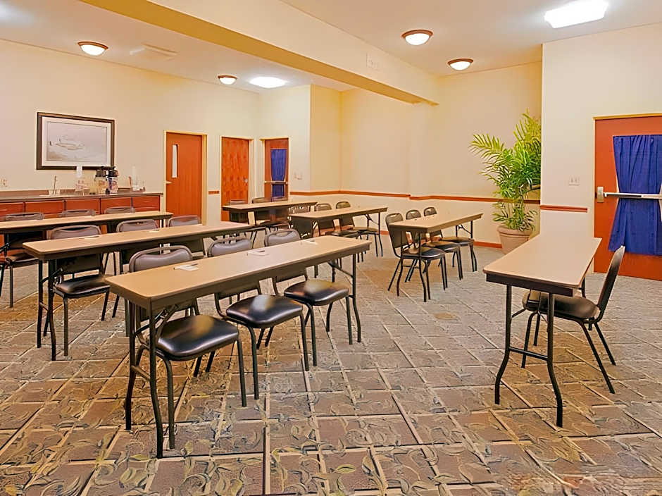 Holiday Inn Express Hotel & Suites Panama City-Tyndall By IHG