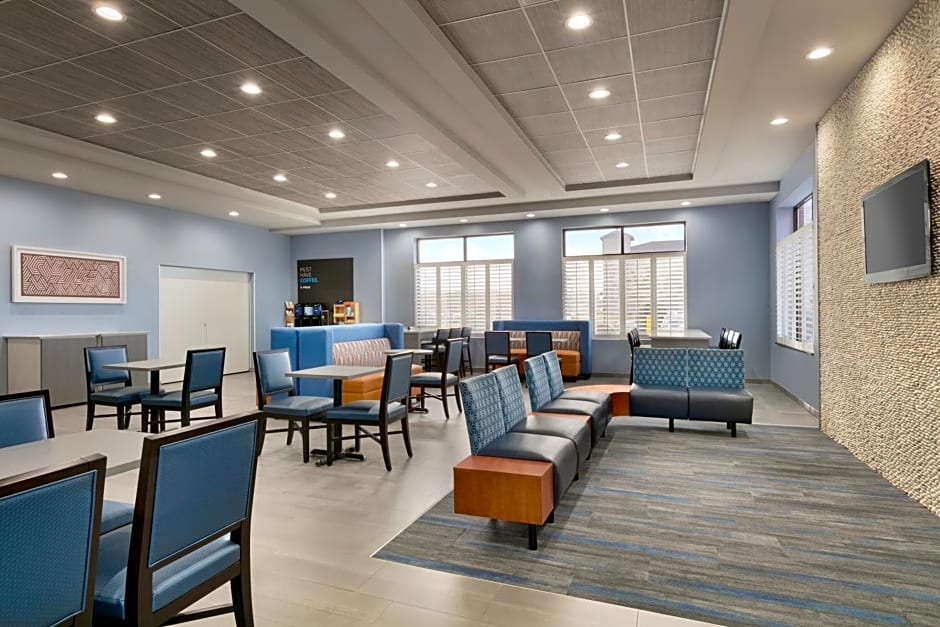 Holiday Inn Express Hotel & Suites Norfolk Airport