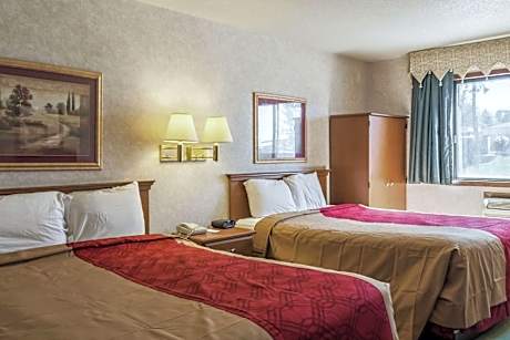 Queen Room - Accessible/Smoking