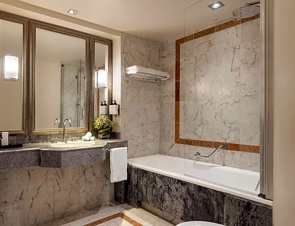 InterContinental Hotels Chantilly Chateau Mont Royal By IHG