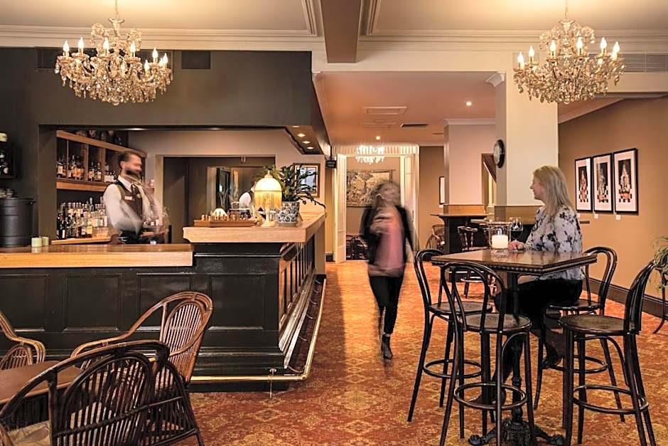 Hadley's Orient Hotel