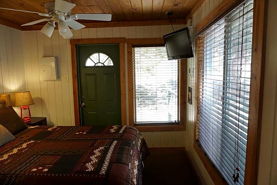 Shaver Lake Village Hotel