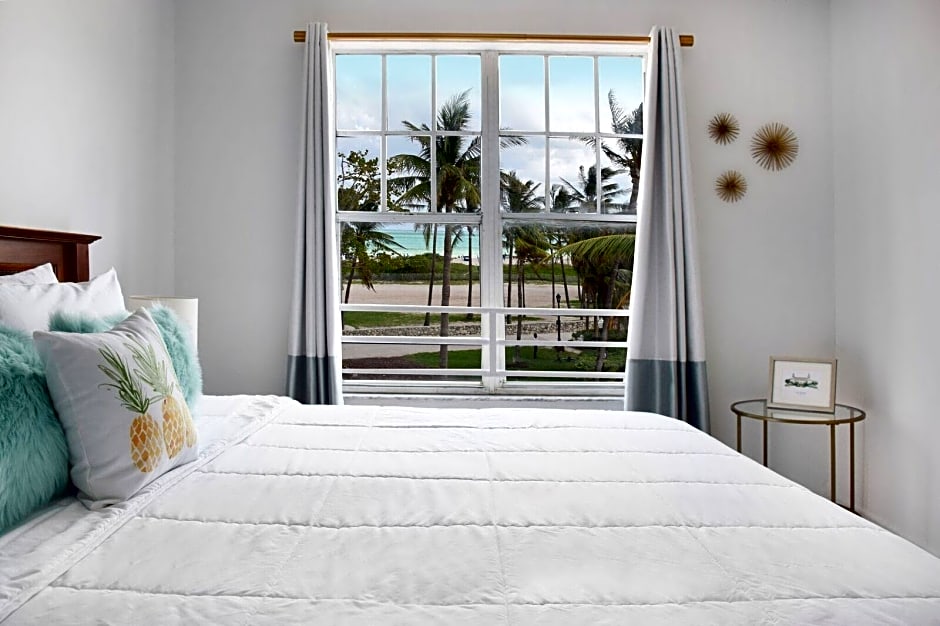 Photo 1 of 5 of Deluxe 1 King Bed, Ocean View