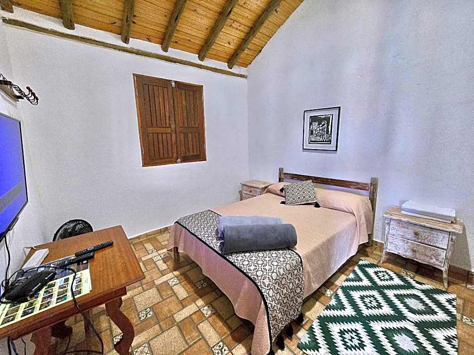 Chalés Vila Carrancas - Ao lado do centro com piscina, cozinha completa e muita tranquilidade