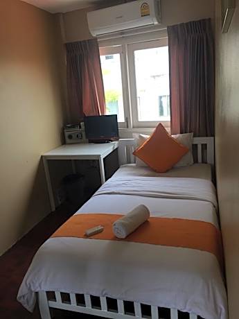 Single Room with Shared Bathroom