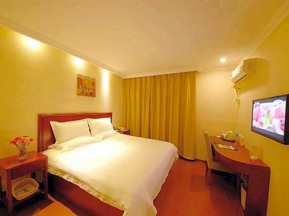 GreenTree Inn Jingjiang Bus Station Express Hotel
