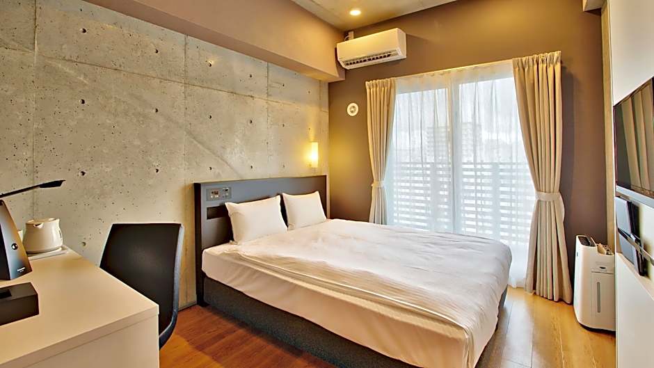 Photo 1 of 18 of 1 Queen Bed, New Building