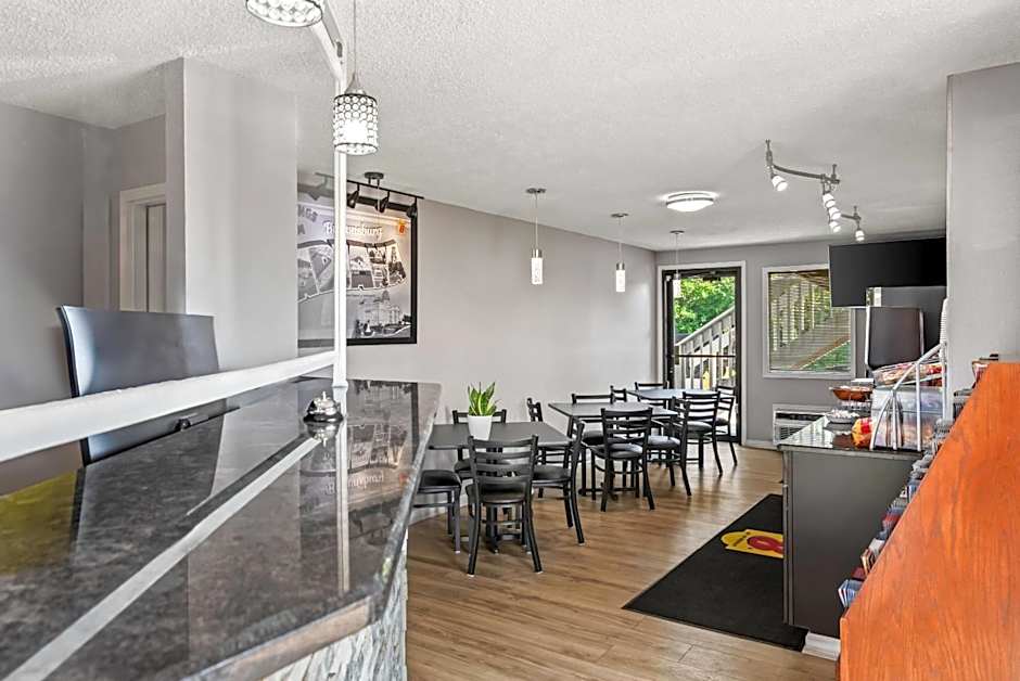 Super 8 by Wyndham Brownsburg