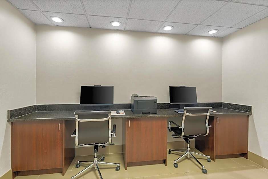 Comfort Suites Bethlehem Near Lehigh University and LVI Airport