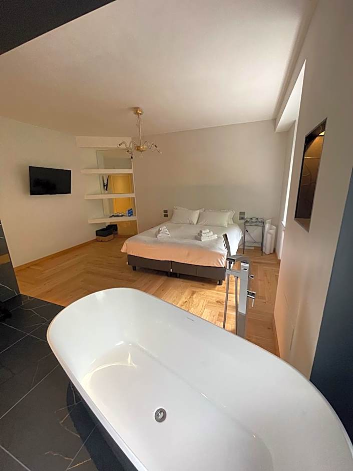 The Lion's Den BnB