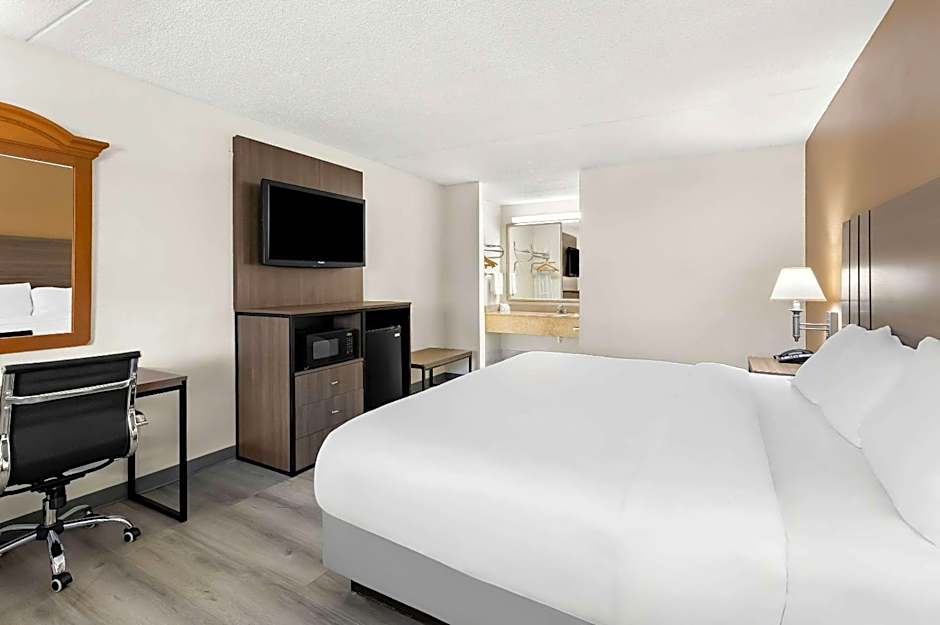 Quality Inn Cleveland Airport