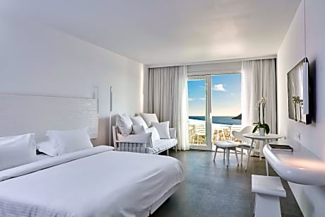Superior Room with Sea View and Outdoor Jacuzzi