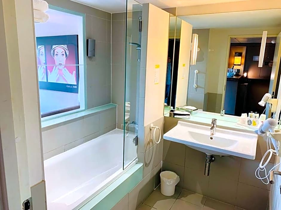 Standing Hotel Suites by Actisource