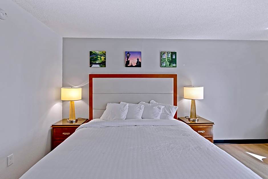 Photo 1 of 4 of King Suite with Kitchenette - Non-Smoking