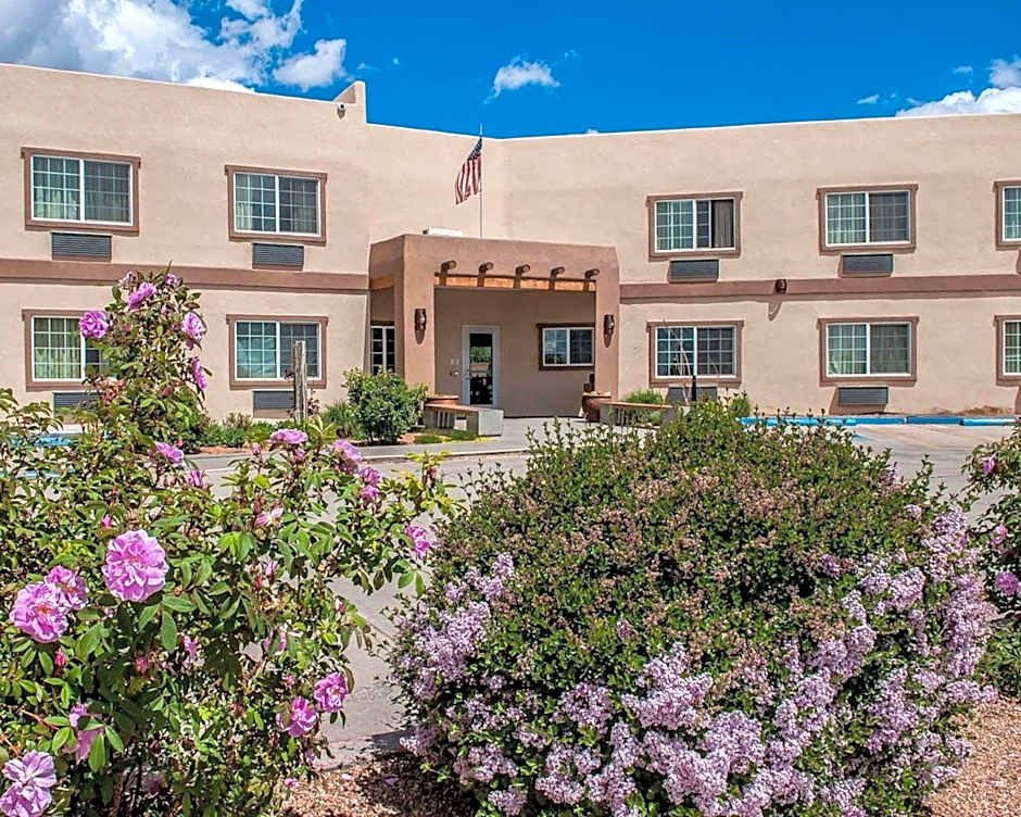 Econo Lodge Inn & Suites Santa Fe South