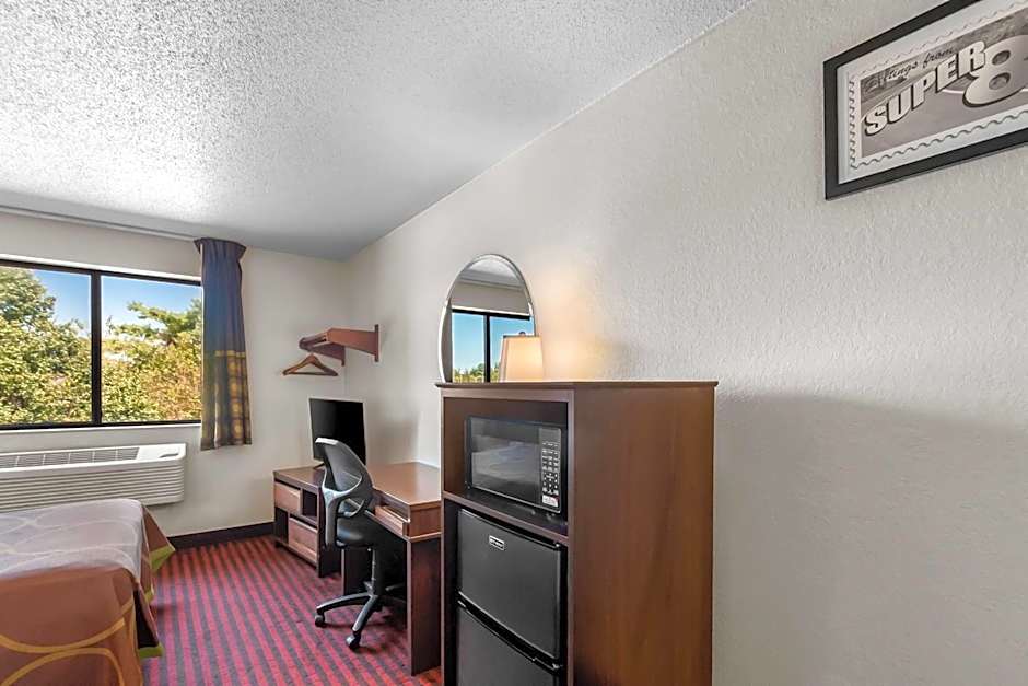 Super 8 by Wyndham Dumfries/Quantico