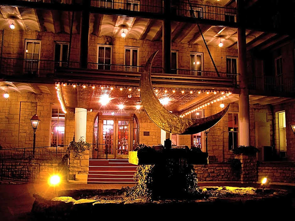 1886 Crescent Hotel and Spa